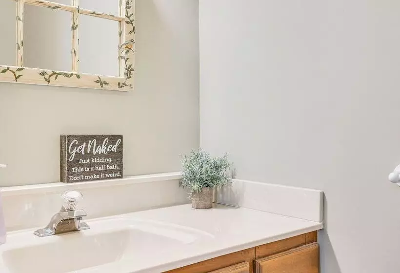 Stunning Hayesville Retreat: 2 Mi To Lake Chatuge