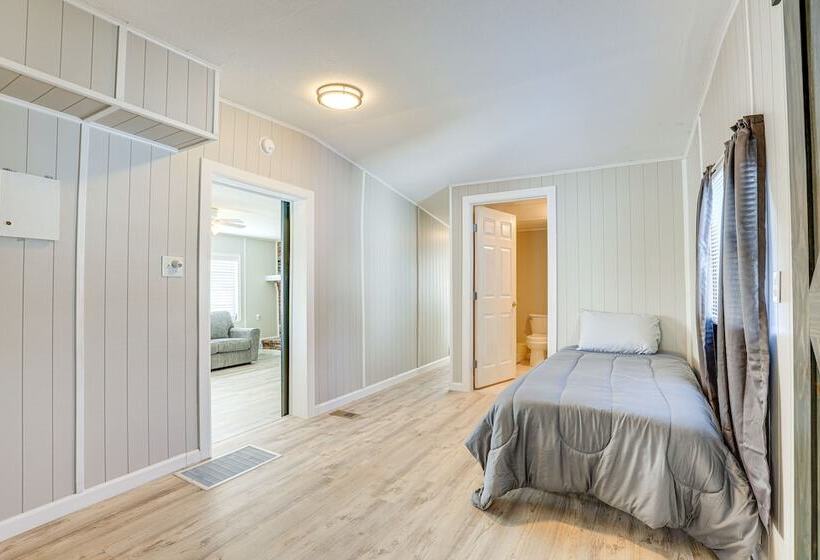 Sun Soaked Okeechobee Retreat W/ Canal Views!