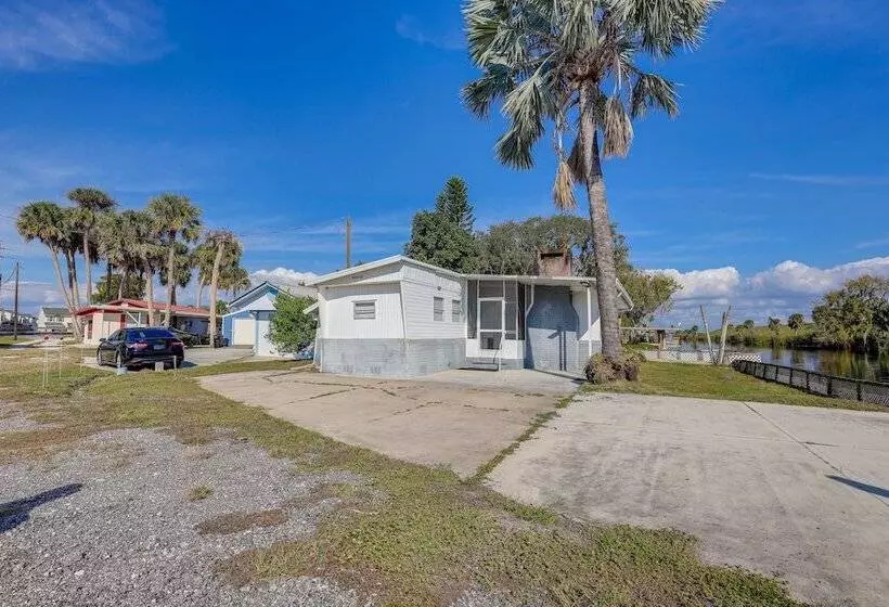 Sun Soaked Okeechobee Retreat W/ Canal Views!