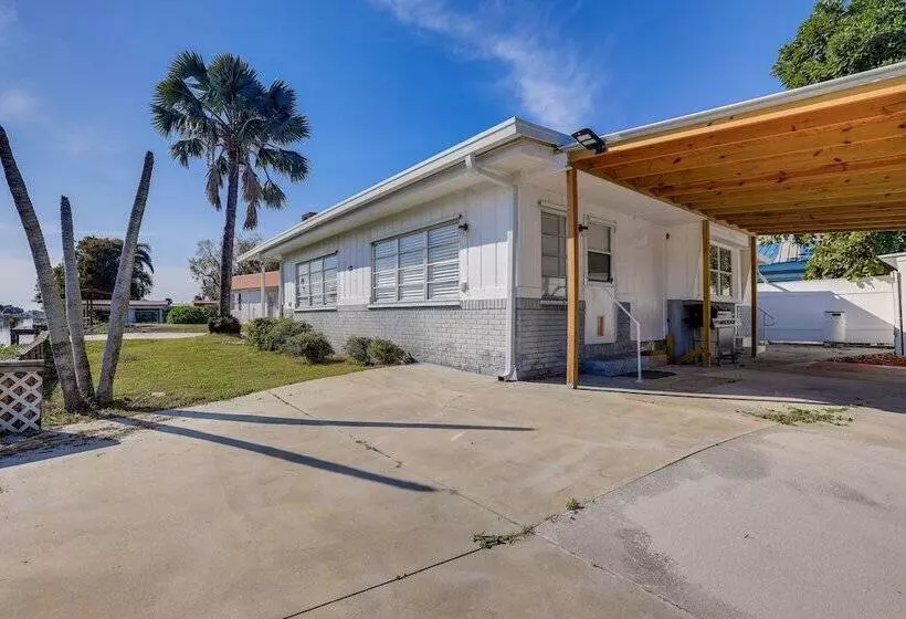 Sun Soaked Okeechobee Retreat W/ Canal Views!