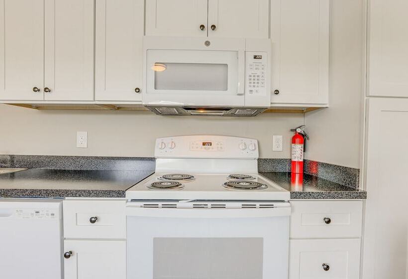 Sun Soaked Okeechobee Retreat W/ Canal Views!