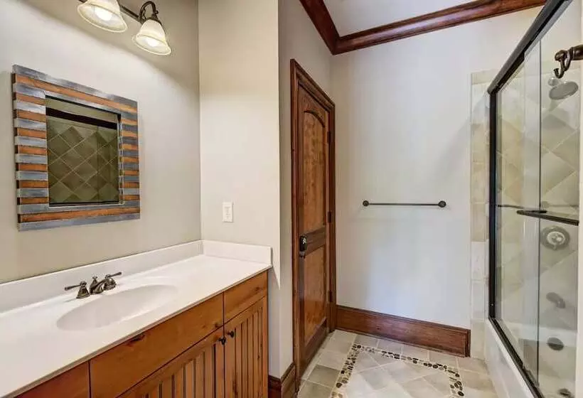 Sunset Shores Resort: The Grand House By Avantstay