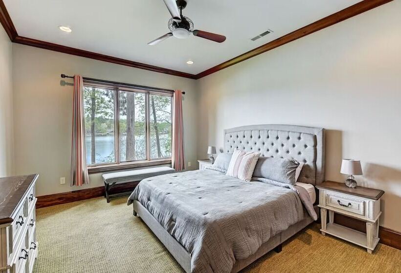 Sunset Shores Resort: The Grand House By Avantstay