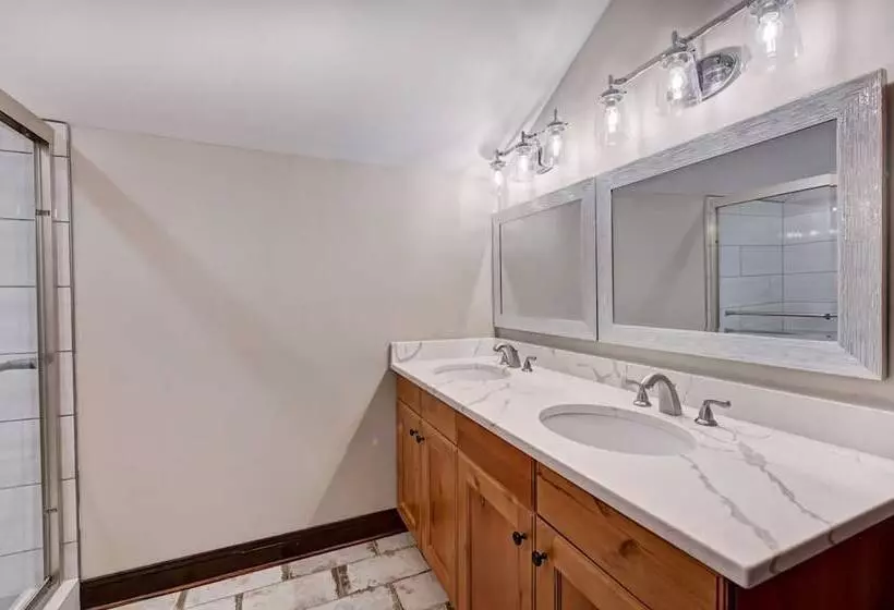 Sunset Shores Resort: The Grand House By Avantstay