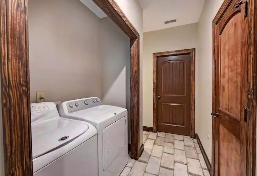 Sunset Shores Resort: The Grand House By Avantstay