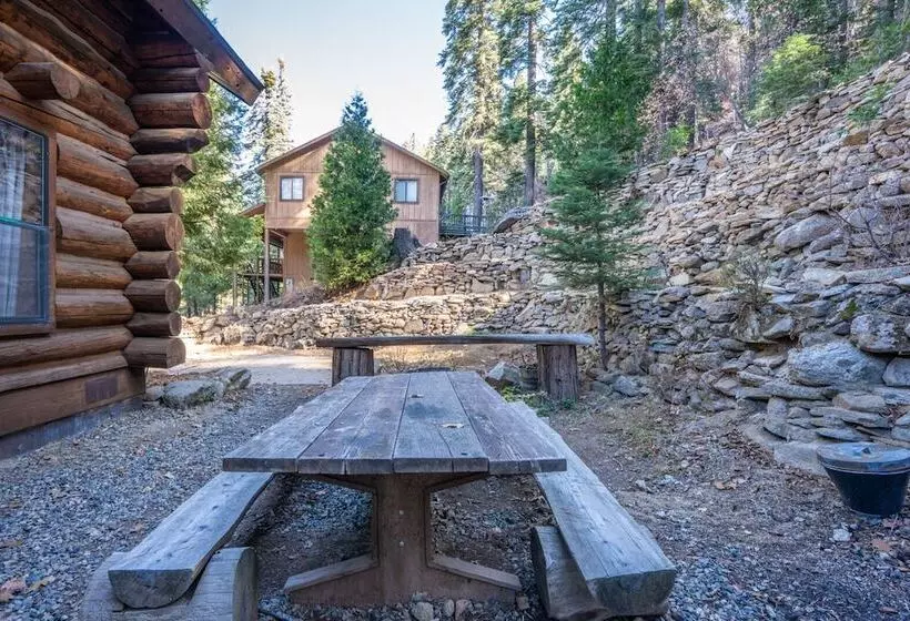 The Log Home Quintessential Log Cabin In Ynp!