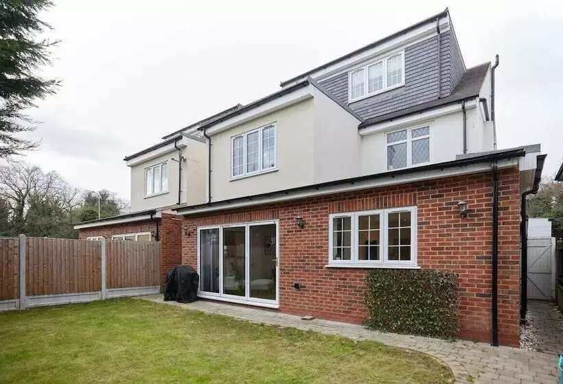 The Redbridge Sanctuary   Spacious 3bdr House With Garden