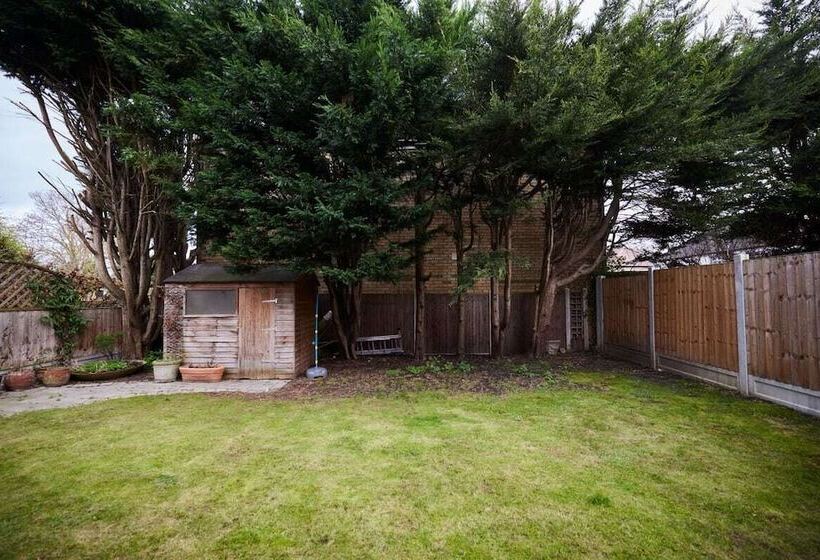The Redbridge Sanctuary Spacious 3bdr House With Garden