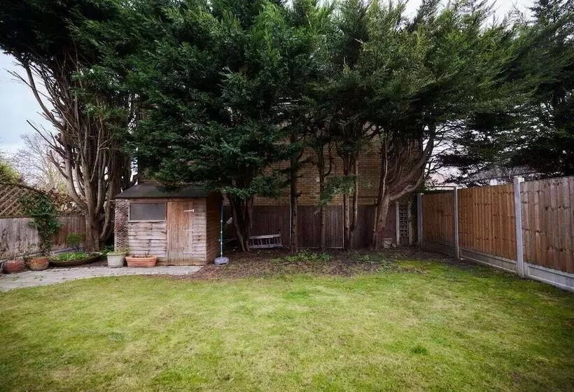 The Redbridge Sanctuary   Spacious 3bdr House With Garden
