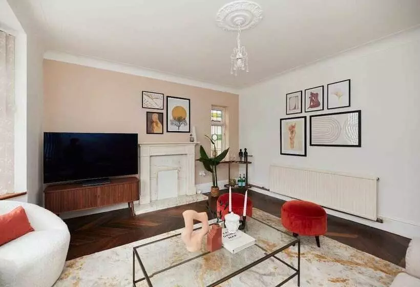 The Redbridge Sanctuary   Spacious 3bdr House With Garden