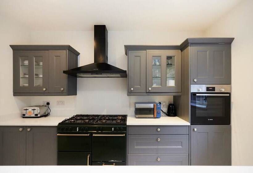 The Redbridge Sanctuary Spacious 3bdr House With Garden