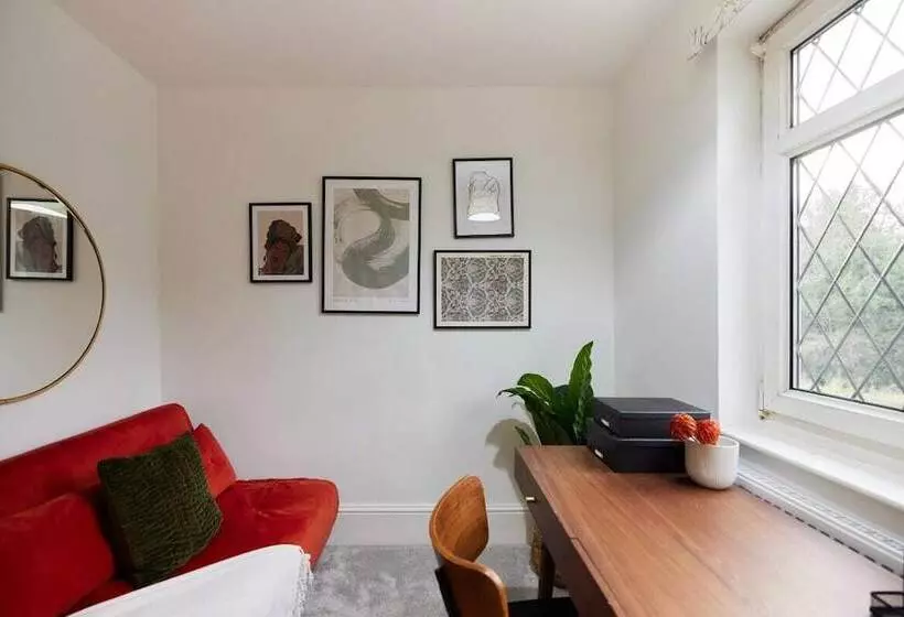 The Redbridge Sanctuary   Spacious 3bdr House With Garden