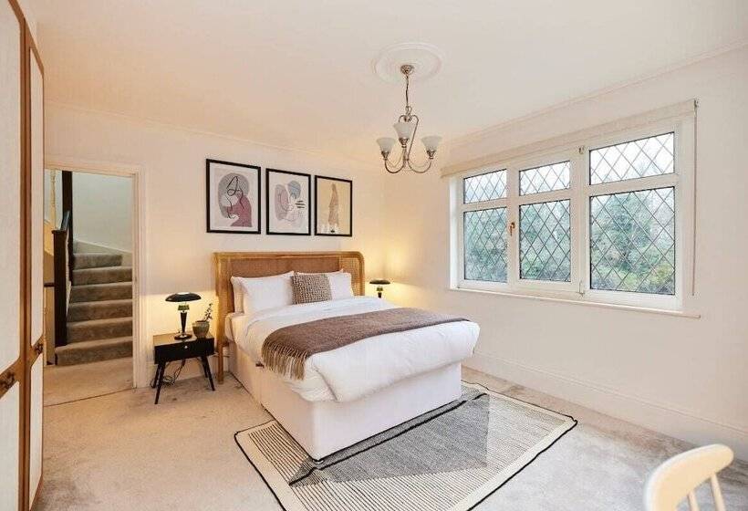 The Redbridge Sanctuary Spacious 3bdr House With Garden