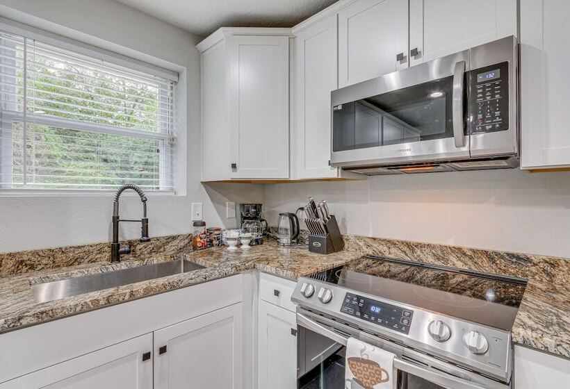 Updated Pensacola Home ~ 7 Mi To Beach!