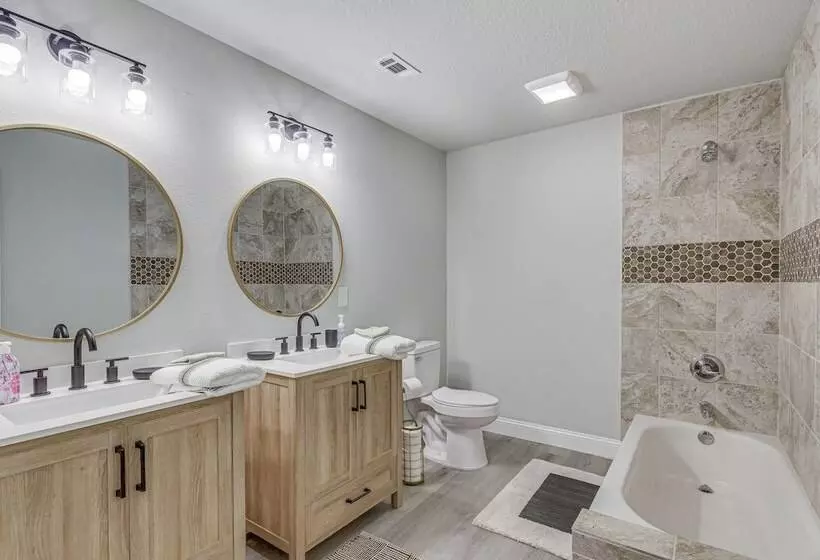 Updated Pensacola Home ~ 7 Mi To Beach!