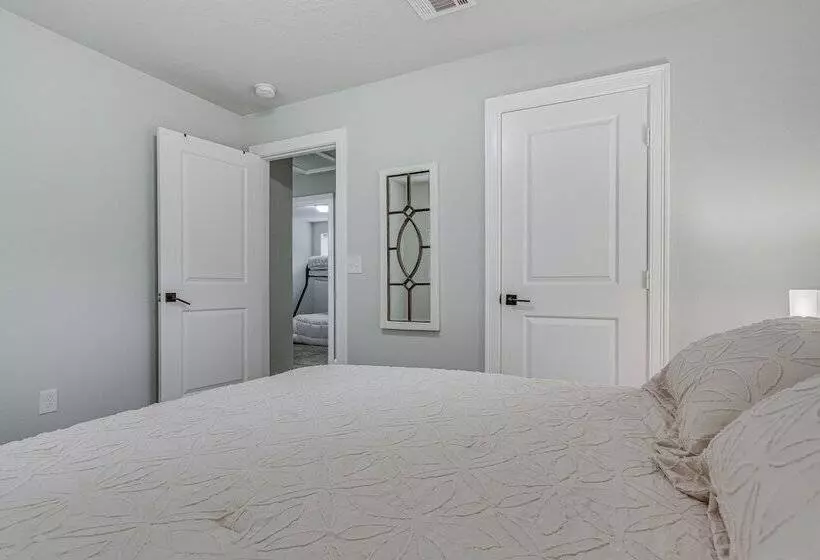 Updated Pensacola Home ~ 7 Mi To Beach!