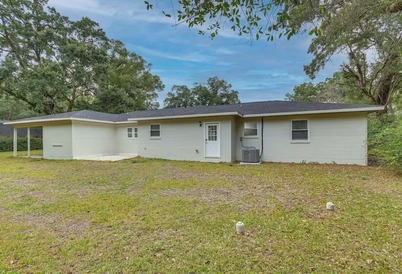 Updated Pensacola Home ~ 7 Mi To Beach!