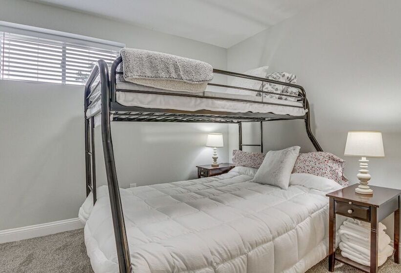 Updated Pensacola Home ~ 7 Mi To Beach!