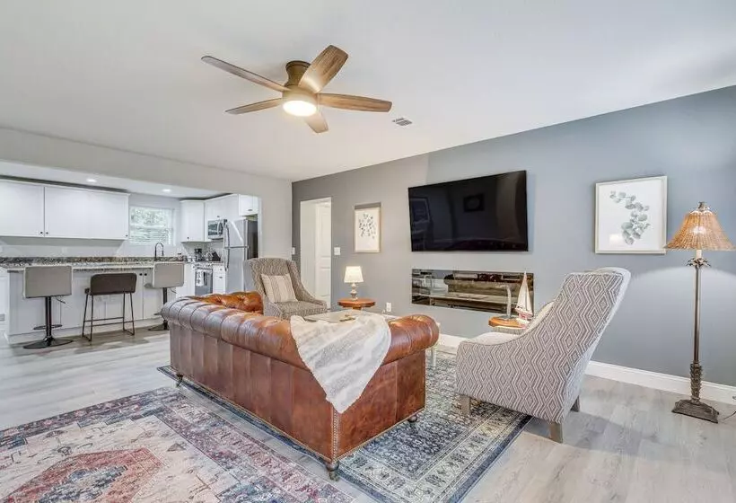 Updated Pensacola Home ~ 7 Mi To Beach!