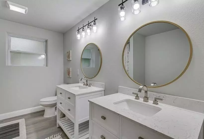 Updated Pensacola Home ~ 7 Mi To Beach!