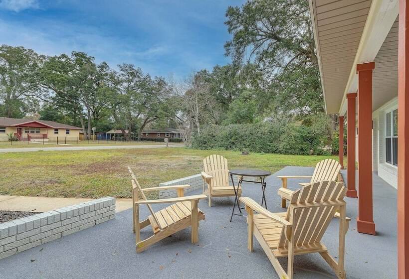 Updated Pensacola Home ~ 7 Mi To Beach!