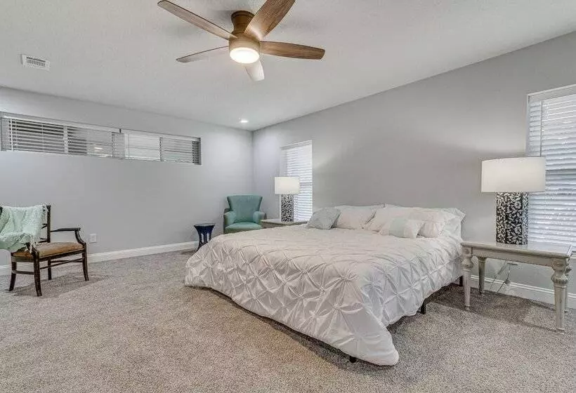 Updated Pensacola Home ~ 7 Mi To Beach!