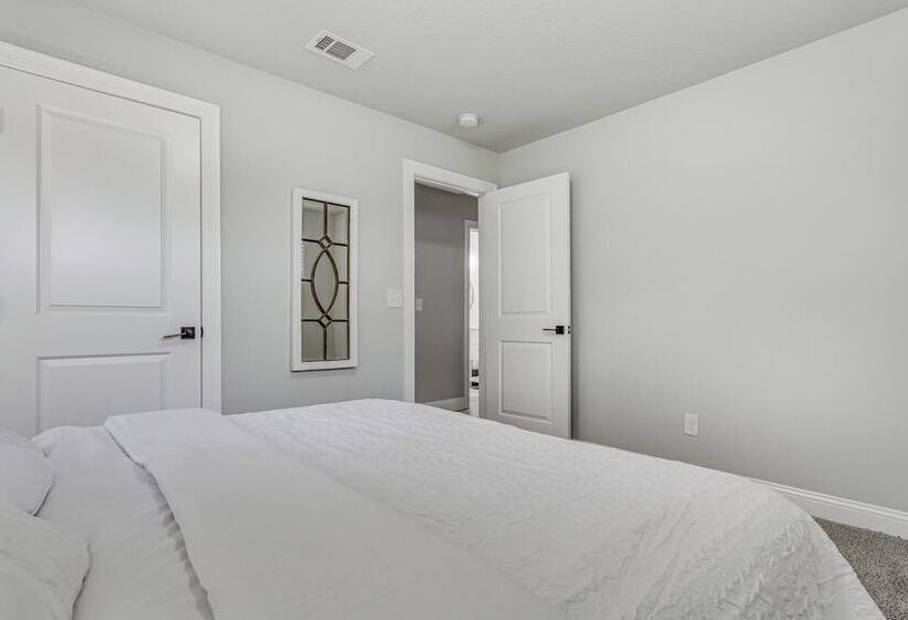 Updated Pensacola Home ~ 7 Mi To Beach!