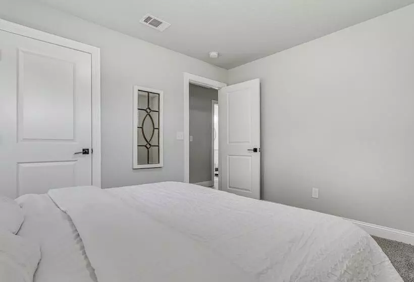 Updated Pensacola Home ~ 7 Mi To Beach!