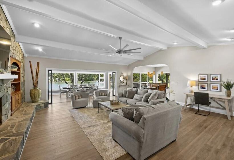 Water, Water Everywhere By Avantstay Pool + Dock