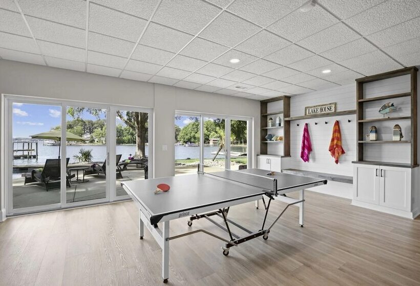 Water, Water Everywhere By Avantstay Pool + Dock