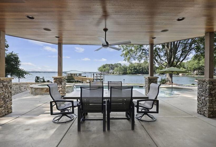 Water, Water Everywhere By Avantstay Pool + Dock