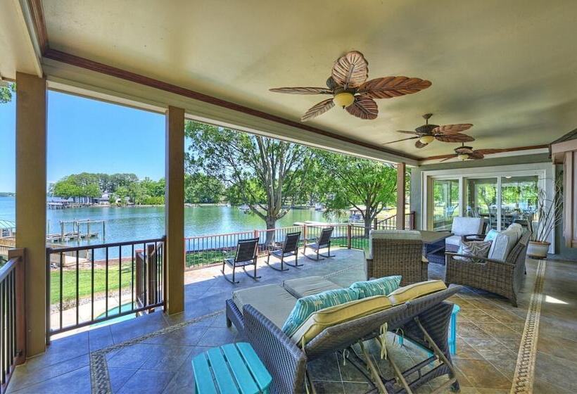 Water, Water Everywhere By Avantstay Pool + Dock