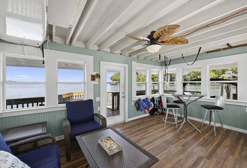 Water, Water Everywhere By Avantstay Pool + Dock