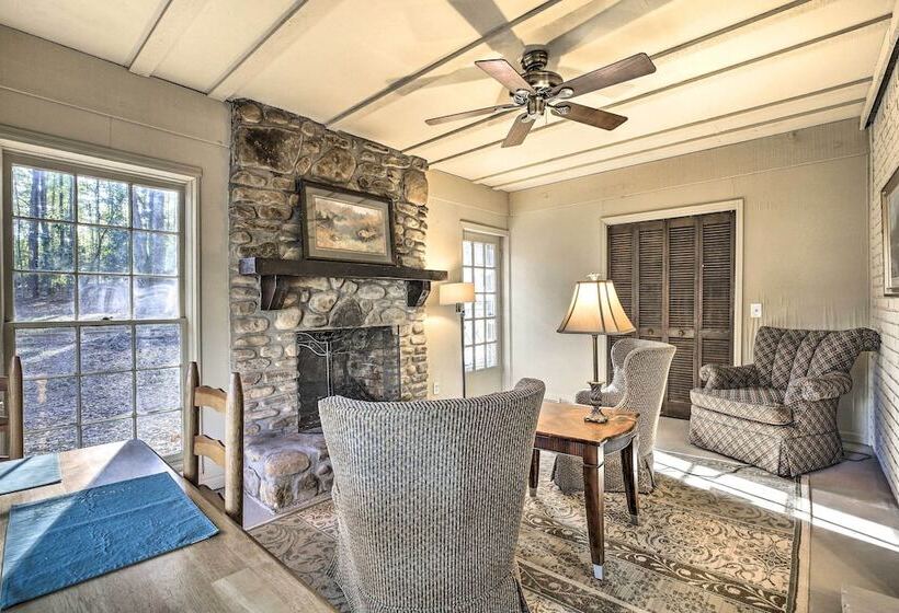 Acworth Retreat W/ Fireplace + Deck, 2 Mi To Lake!
