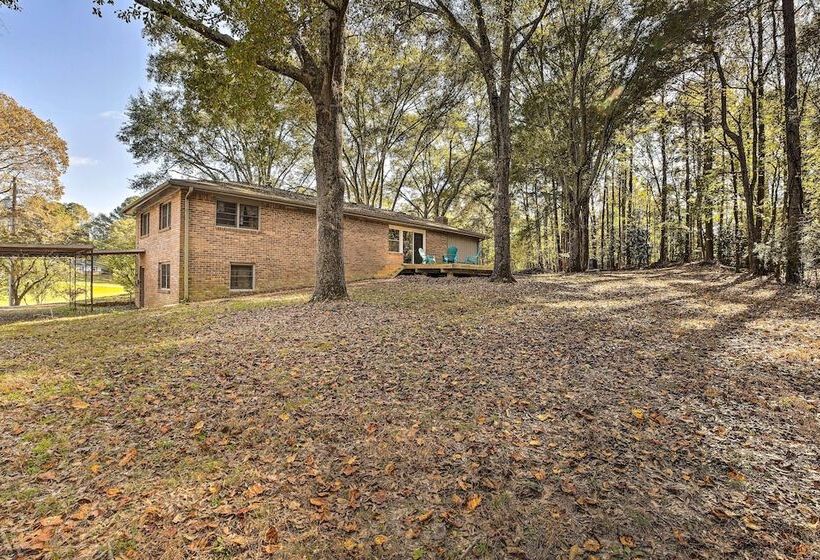 Acworth Retreat W/ Fireplace + Deck, 2 Mi To Lake!