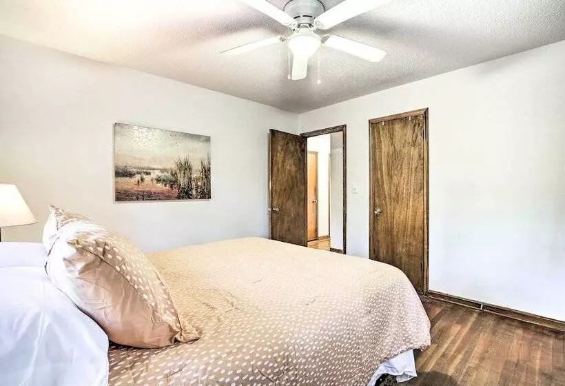 Acworth Retreat W/ Fireplace + Deck, 2 Mi To Lake!