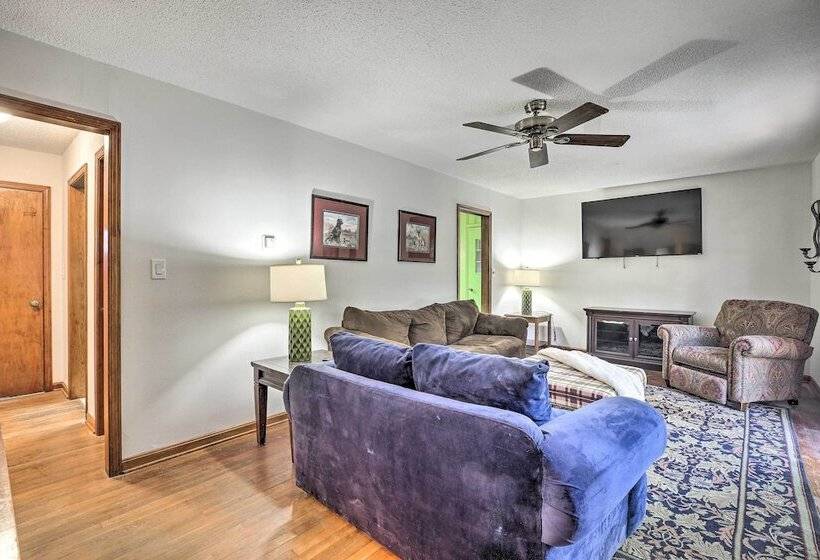 Acworth Retreat W/ Fireplace + Deck, 2 Mi To Lake!