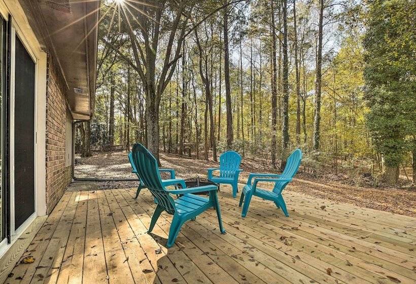 Acworth Retreat W/ Fireplace + Deck, 2 Mi To Lake!