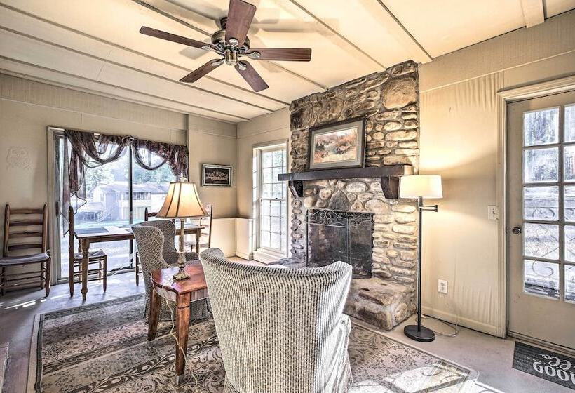 Acworth Retreat W/ Fireplace + Deck, 2 Mi To Lake!