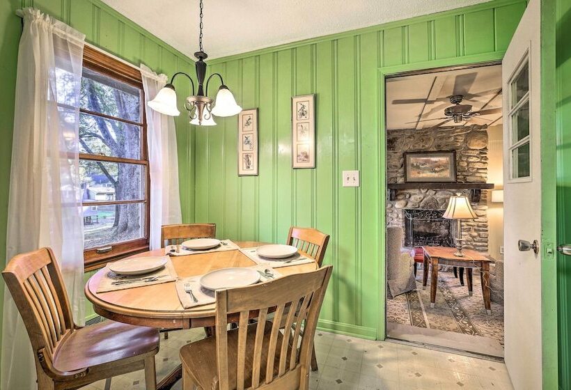 Acworth Retreat W/ Fireplace + Deck, 2 Mi To Lake!