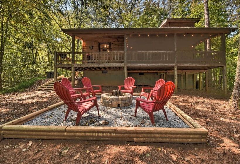 Blue Ridge Cabin: Hot Tub, Fire Pit & Grill!