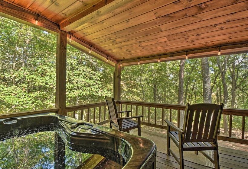 Blue Ridge Cabin: Hot Tub, Fire Pit & Grill!