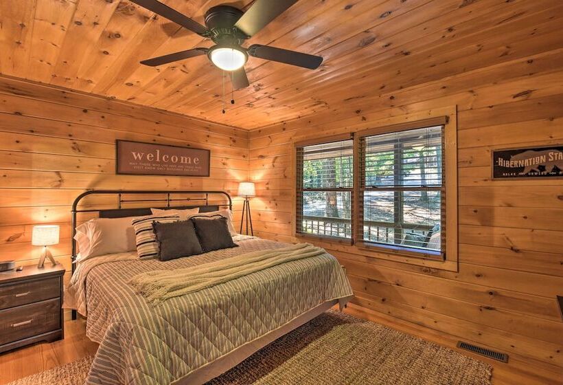 Blue Ridge Cabin: Hot Tub, Fire Pit & Grill!