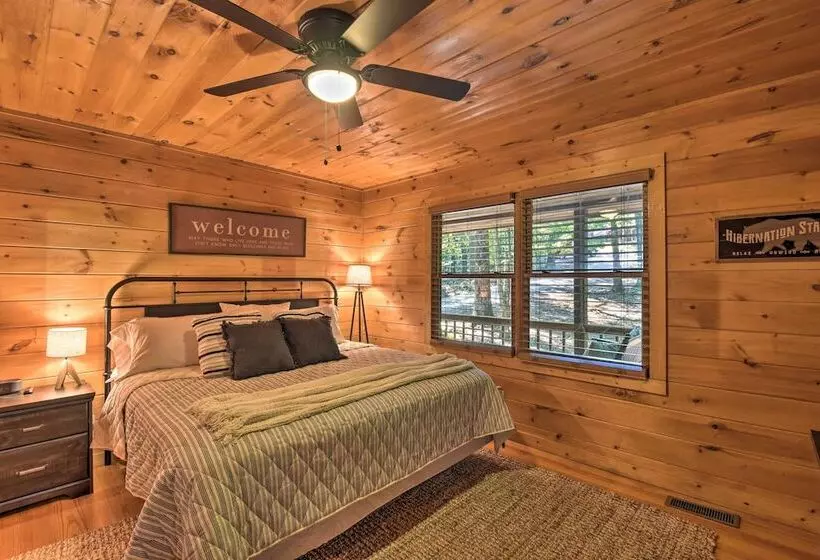 Blue Ridge Cabin: Hot Tub, Fire Pit & Grill!