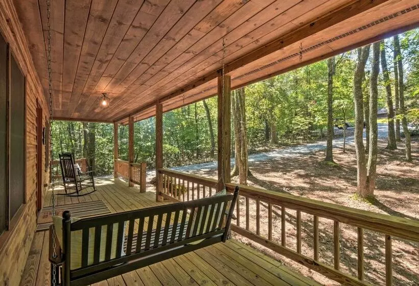 Blue Ridge Cabin: Hot Tub, Fire Pit & Grill!