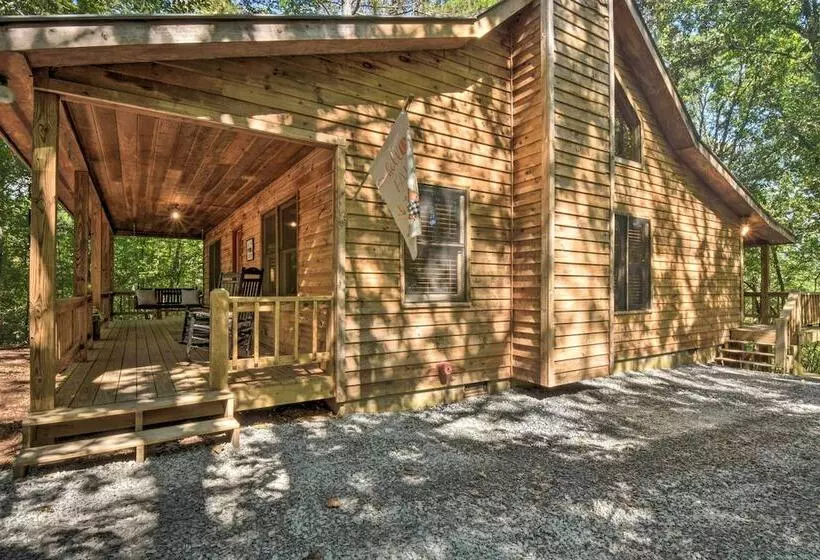 Blue Ridge Cabin: Hot Tub, Fire Pit & Grill!