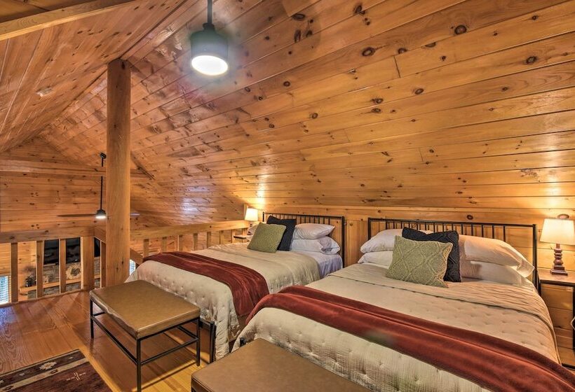 Blue Ridge Cabin: Hot Tub, Fire Pit & Grill!