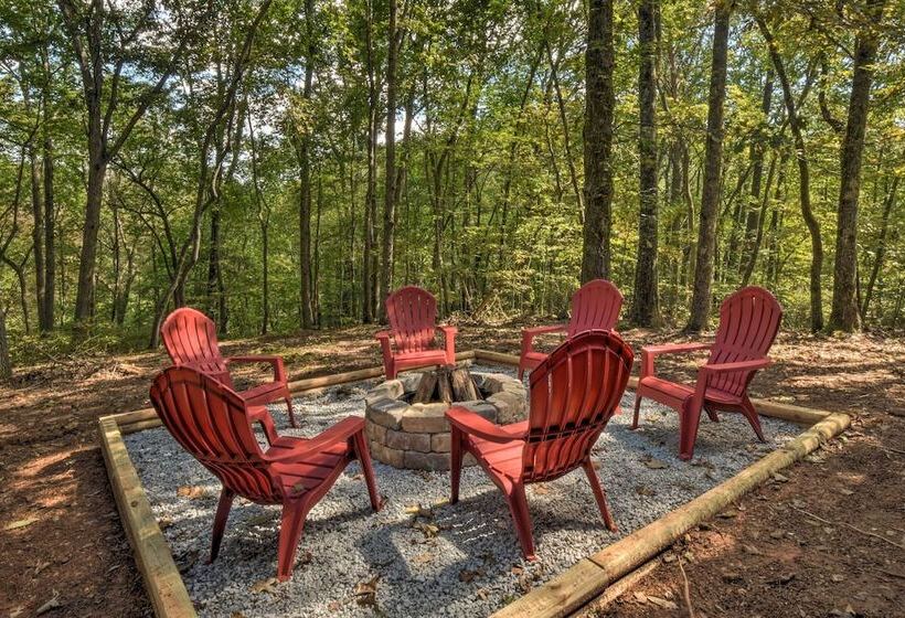 Blue Ridge Cabin: Hot Tub, Fire Pit & Grill!