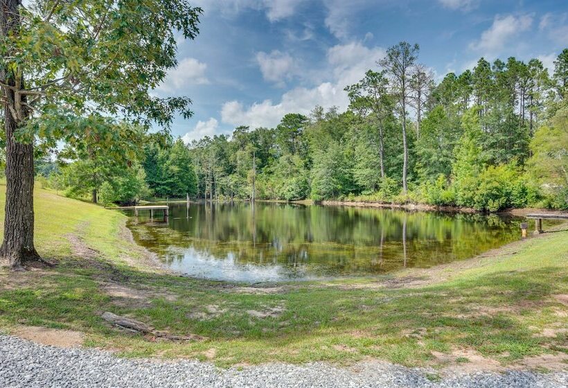 Buena Vista Cabin: Tranquil Haven Near Town Square