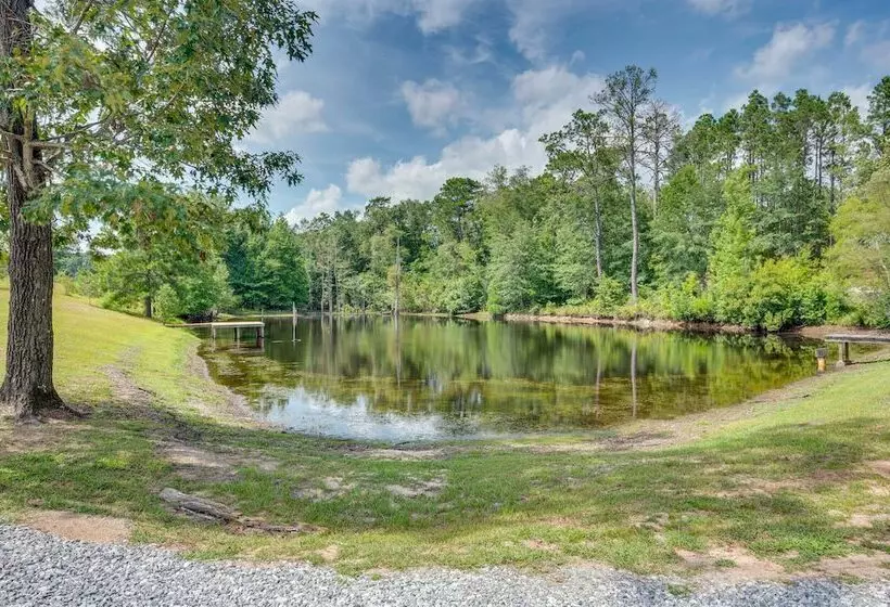 Buena Vista Cabin: Tranquil Haven Near Town Square